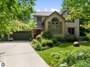 4862 Lake Shore Dr, Charlevoix, MI 49720