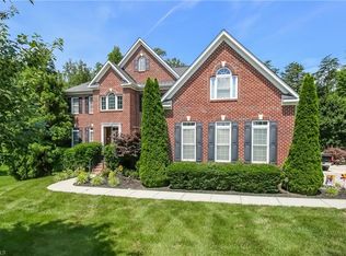 8611 Yvonne Ct, Oak Ridge, NC 27310