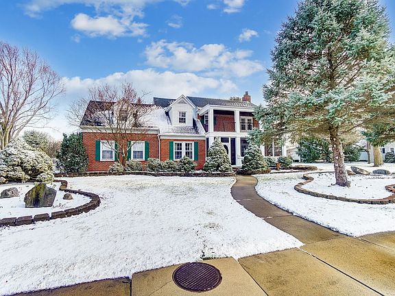 5th image of 927 W Auglaize St
