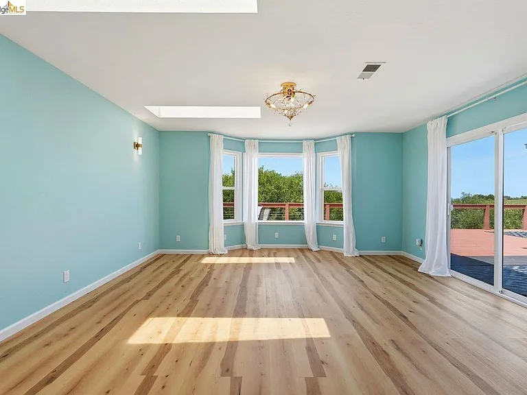 2269 Cypress Ave — Photo 25