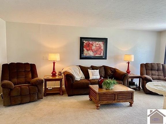3rd image of 44 Phillips Dr