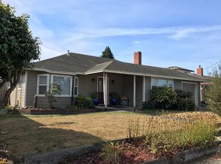 955 Hilltop Dr, Fortuna, CA 95540