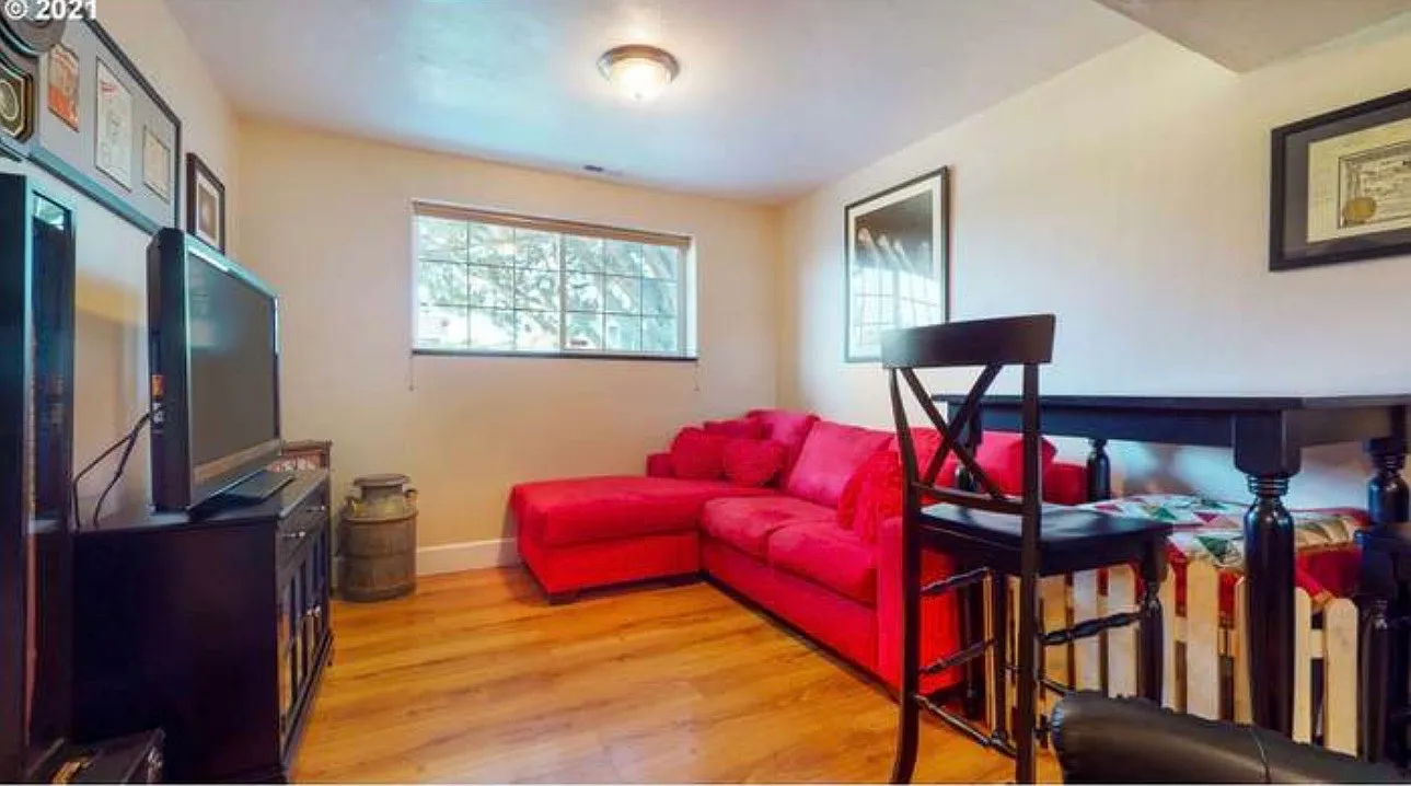 4 bed, 1408 sqft, $2,800 — Photo 3