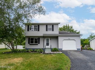 1B Castle Dr, Stillwater, NY 12170