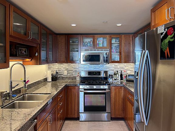 5th image of 1011 23rd St APT 6