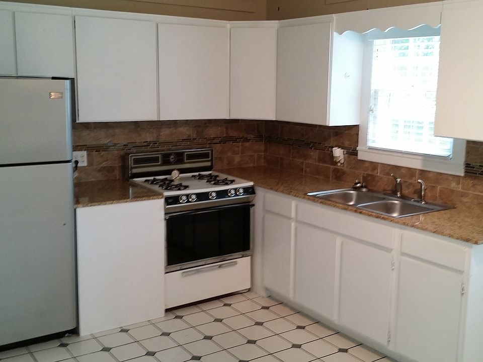 2nd image of 218 Chautauqua Ave