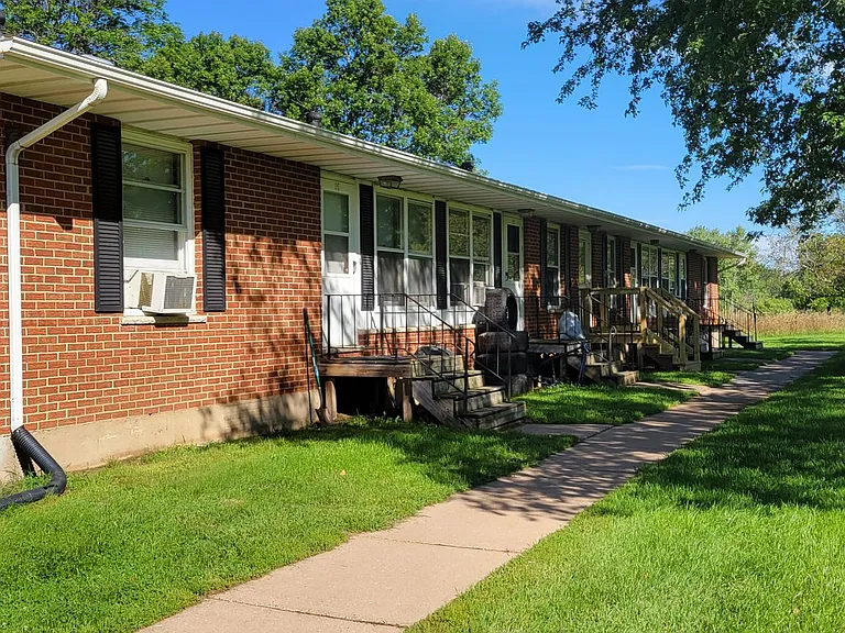 400 & 401 Scranton St — Photo 21
