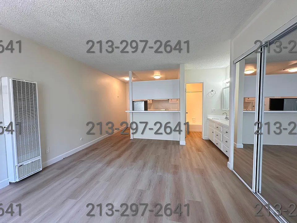 1154 N Gower St #19