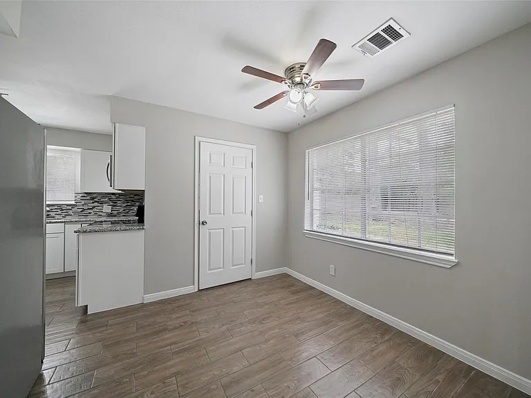 643 Ames St — Photo 15