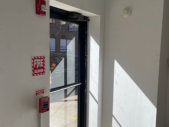 3rd image of 1735 South St Floor 1