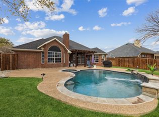 6824 Dogwood Ln, North Richland Hills, TX 76182