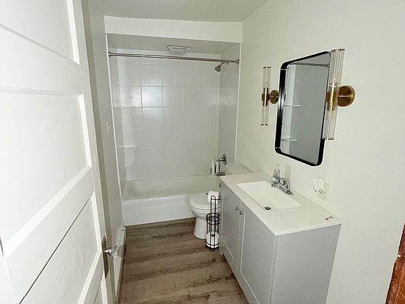 5th image of 439 W King St APT 7