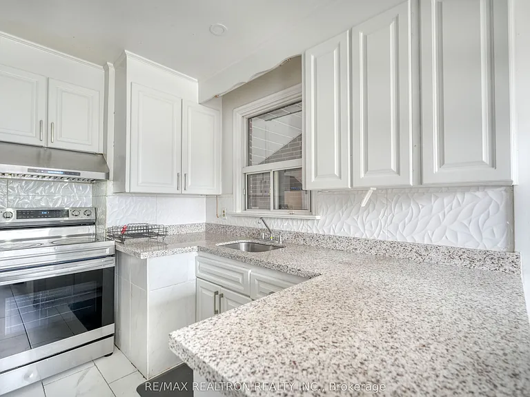 93 Mountland Dr #MAIN FLOOR — Photo 11