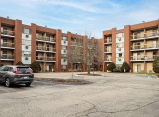 4975 Washington St #203, West Roxbury, MA 02132