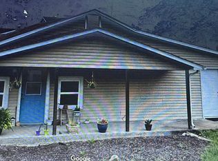 702 S Lewis St, Golconda, IL 62938