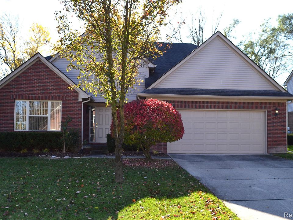 1st image of 27669 Oakley Avenue St