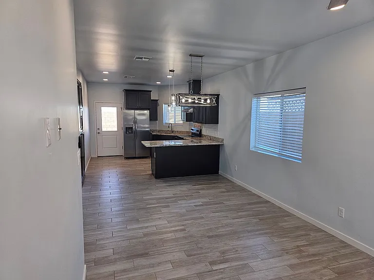 1598 N 9th Ave — Photo 9