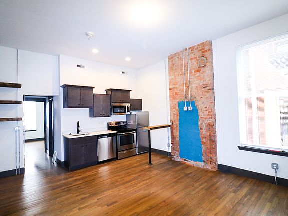 2nd image of 1533 Pleasant St APT 2