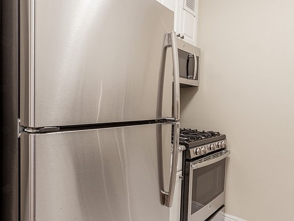 5th image of 30 W 63rd St APT 9E