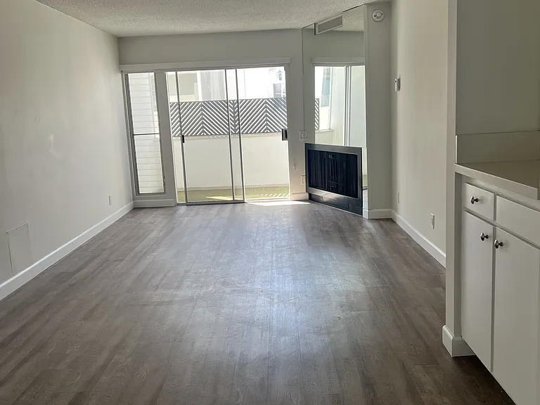 Regency West — Photo 10
