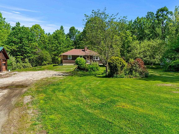 3rd image of 9 Bridle Road