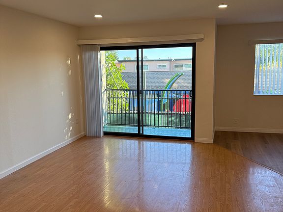 5th image of 9047 Langdon Ave Unit 39
