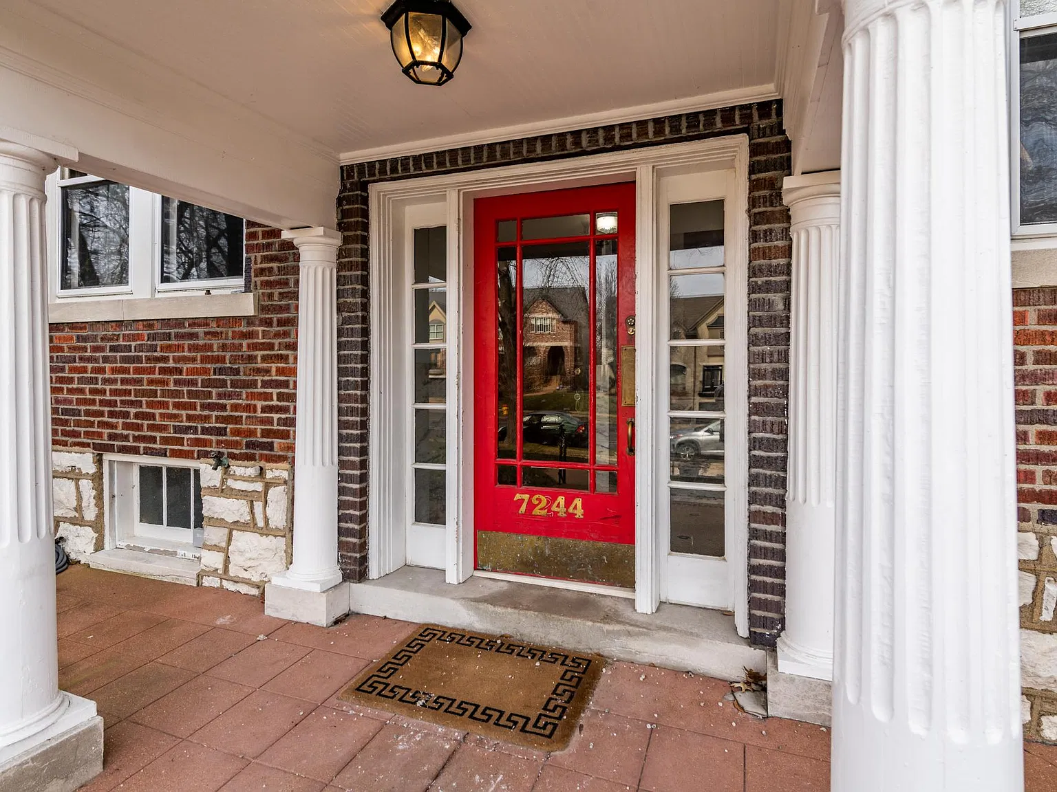3 bed, 1328 sqft, $4,195 — Photo 3