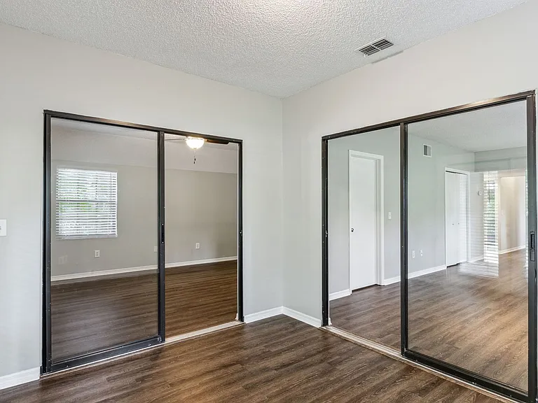 411 S Willow Ave — Photo 15