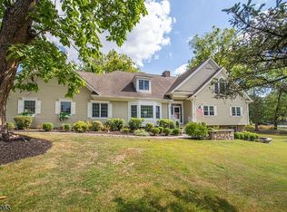 28 Lafayette Ln, Basking Ridge, NJ 07920