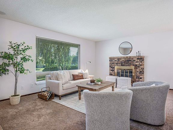 4th image of 506 Surrey Ct