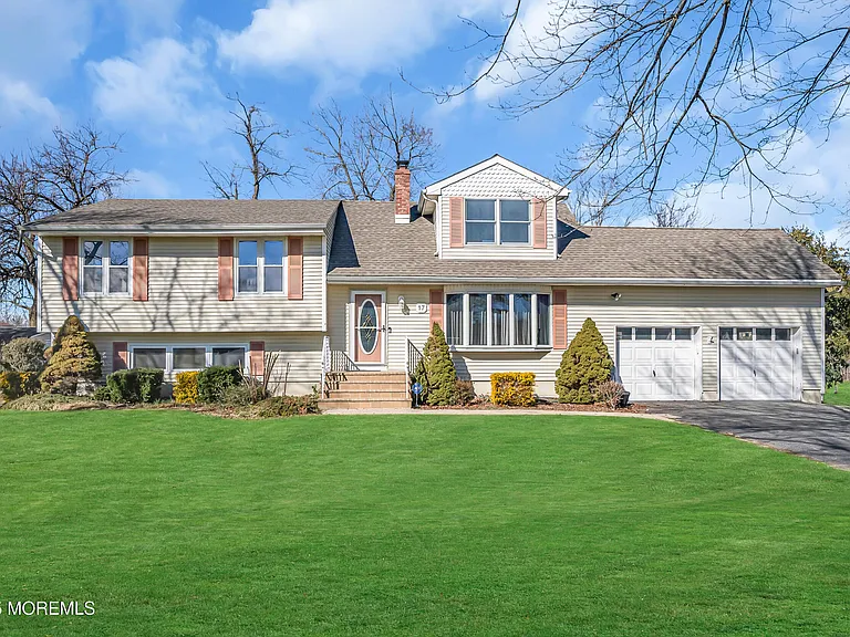 17 Arlene Dr — Photo 1