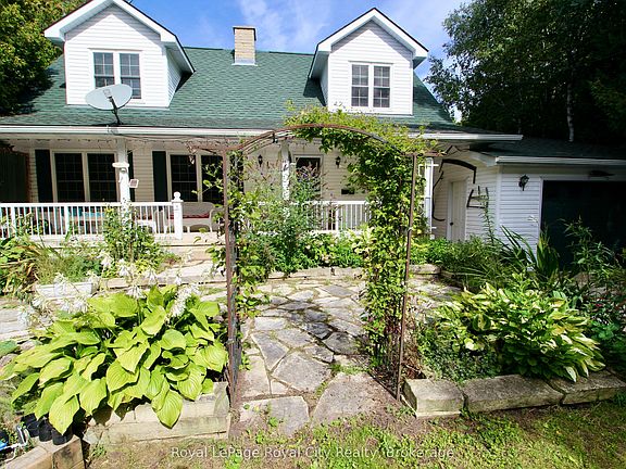 3rd image of 8 Brock St