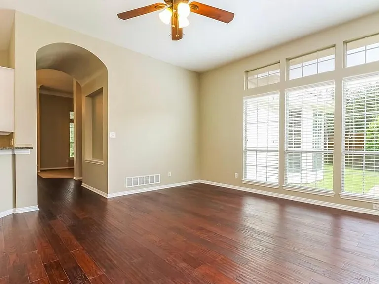 4645 Wales Dr — Photo 8