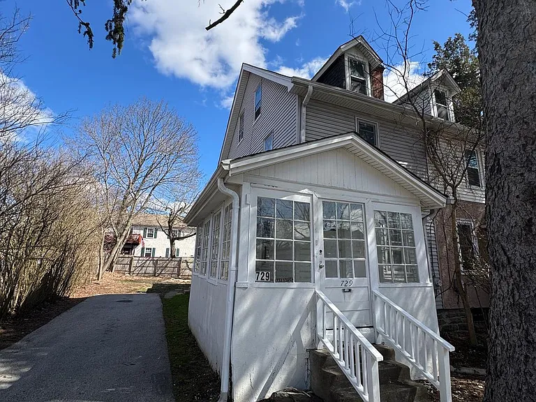 729 E Haverford Rd — Photo 2