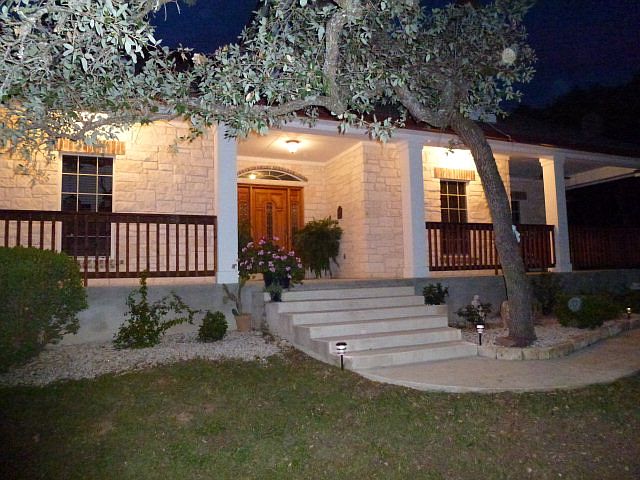 1st image of 411 Saddleridge Dr
