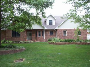 708 Lake Park Rd, Mount Vernon, IL 62864