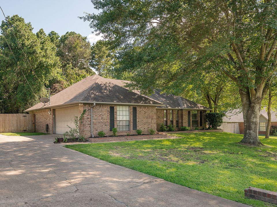 1st image of 303 Windridge Dr