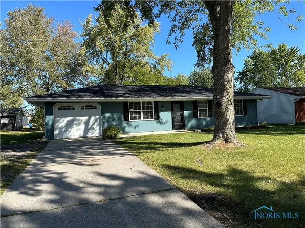 1025 Colonial Ln, Bryan, OH 43506