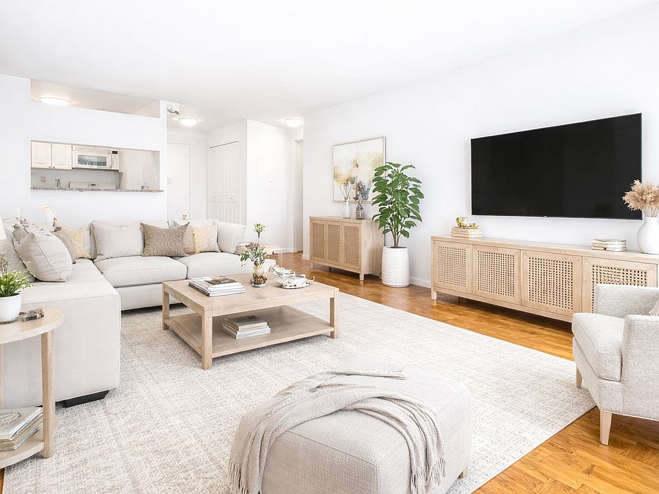 1st image of 350 W 43rd St APT 35B