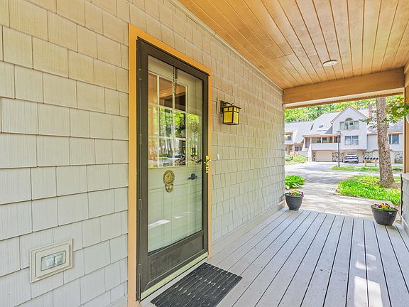 3rd image of 31 Concord Place #31