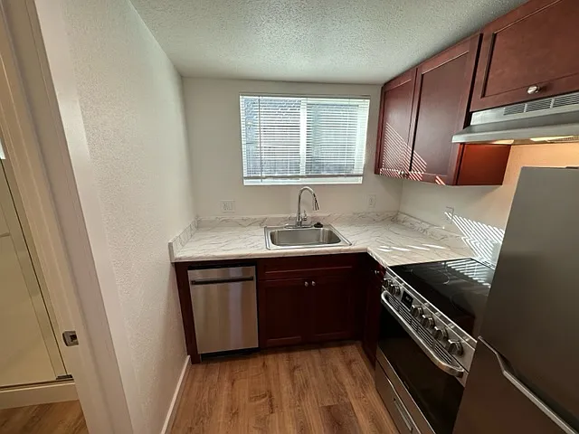 Studio, 325 sqft, $1,895 — Photo 3