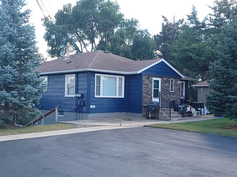 1220 Stoughton Ave — Photo 10