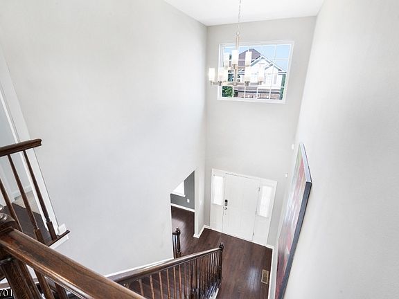 3rd image of 10 Willocks Cir