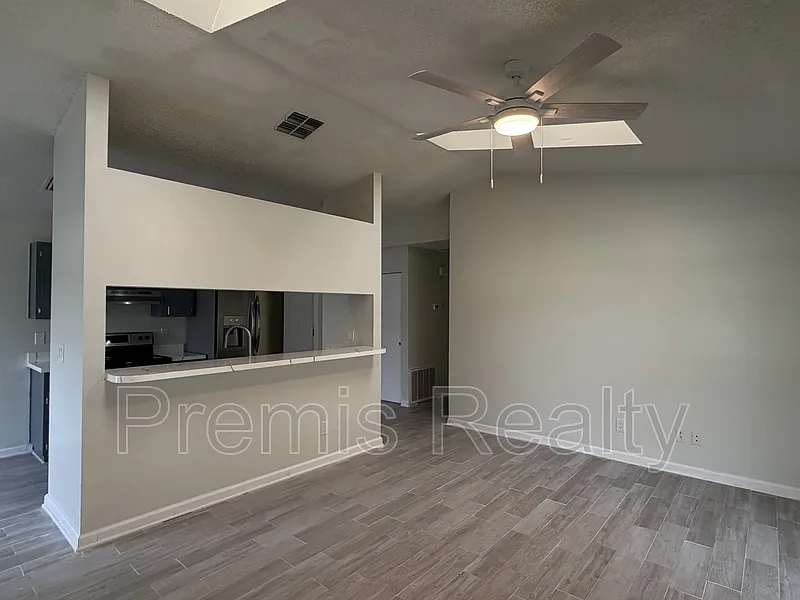 3 bed, 2.0 bath, 1150 sqft, $2,795 — Photo 4