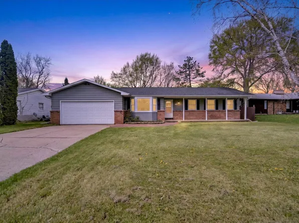 210 Chanticleer Trl, Lansing, MI 48917