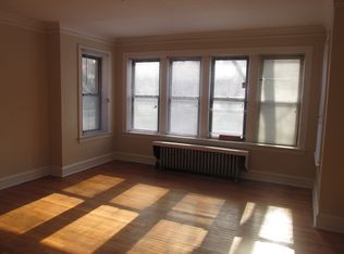 130 E 70th St #1, Chicago, IL 60637
