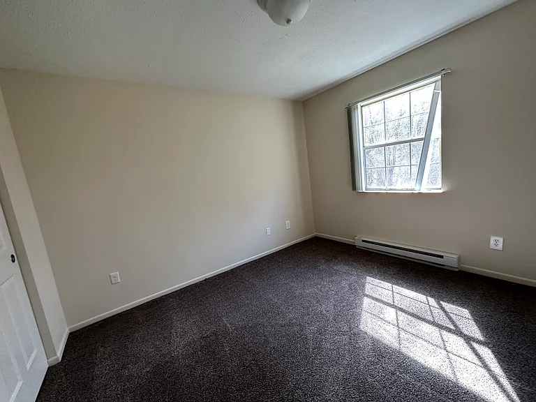 Pleasant Valley Apartments — Photo 14