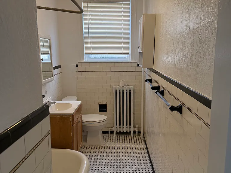 313 S 15th St #1 — Photo 8