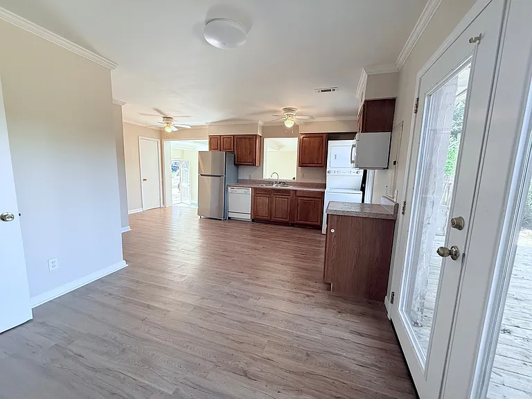 5042 Alrose Ave — Photo 8