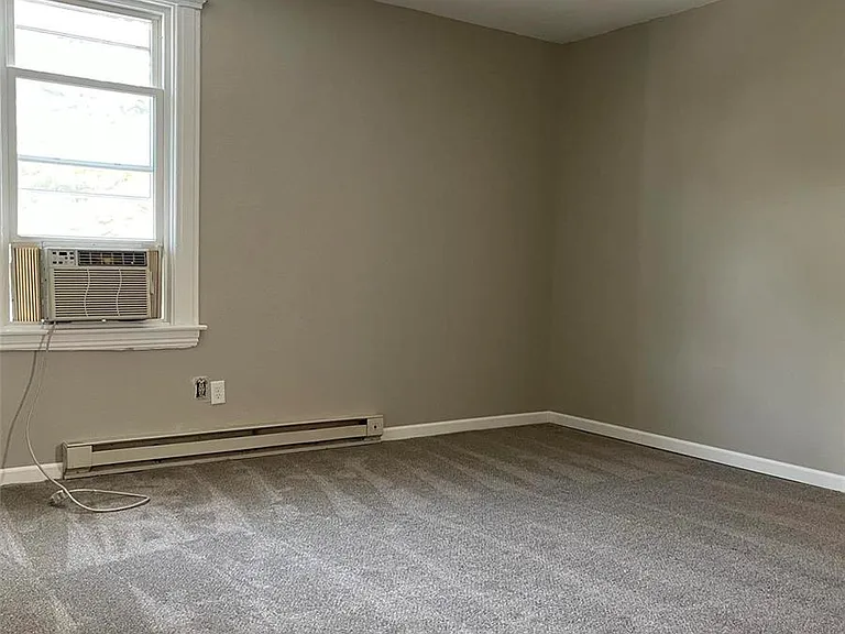 319 N Hesperia St #B — Photo 14